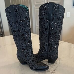 A3589 - CORRAL BLACK GLITTER INLAY FLORAL OVERLAY WITH CRYSTALS AND STUD BOOTS